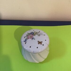 Liette Hand Decorated Porcelain Powder Puff Trinket Box Floral Butterfly‎